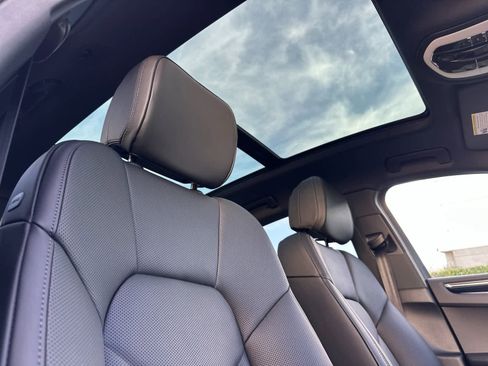 New 2026 Porsche Macan image 18