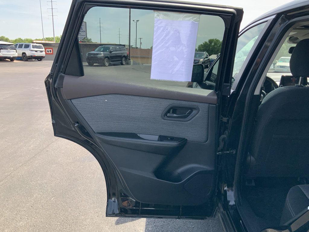 Used 2021 Nissan Rogue S AWD/4WD image 17