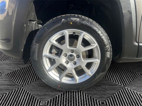 Used 2019 Jeep Renegade Latitude image 14