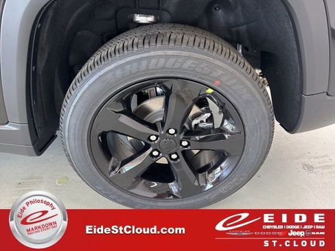 New 2025 Jeep Grand Cherokee Altitude w/ Trailer Tow Package image 5