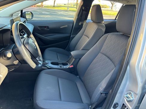 Used 2025 Toyota Corolla LE image 30