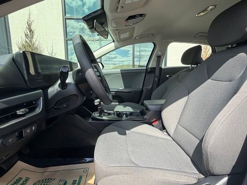 Used 2025 Kia K4 LXS image 11