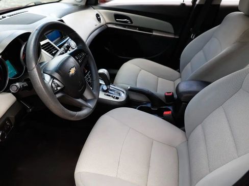 Used 2016 Chevrolet Cruze LT image 4