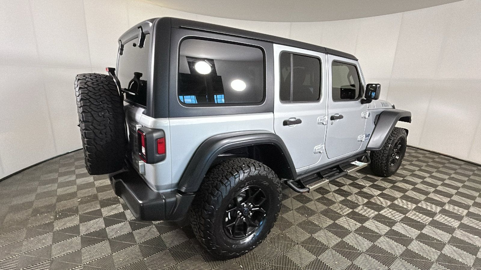 Used 2024 Jeep Wrangler Unlimited AWD/4WD image 3