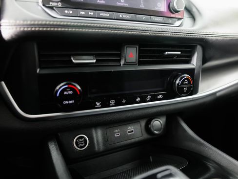 Used 2023 Nissan Rogue SV image 25