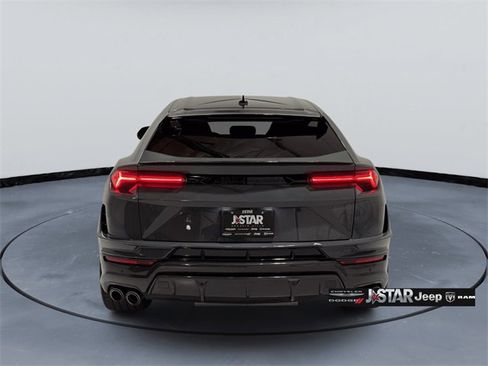 Used 2023 Lamborghini Urus Performante image 5