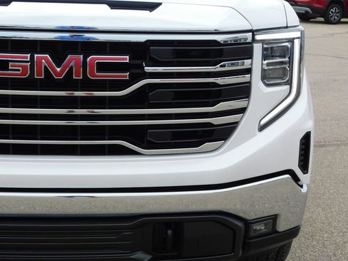 Used 2023 GMC Sierra 1500 SLT AWD/4WD image 14