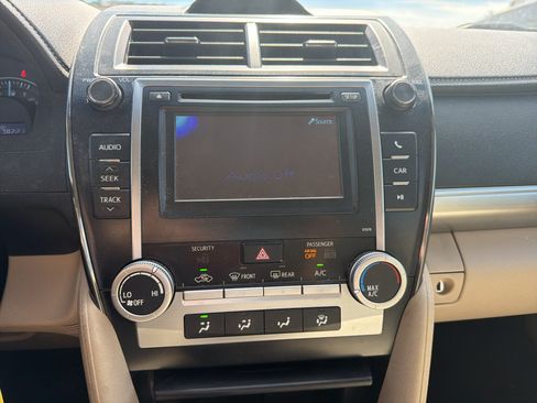 Used 2014 Toyota Camry LE FWD image 16