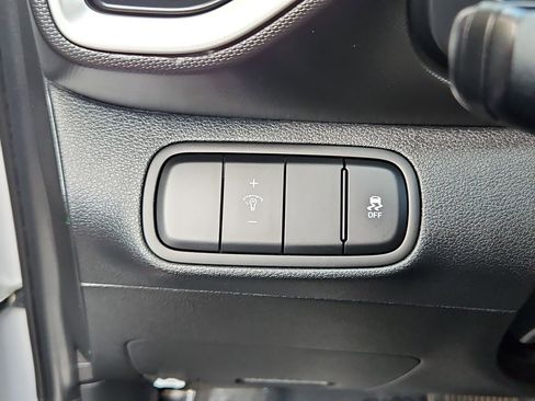 Used 2025 Hyundai Venue SEL image 14