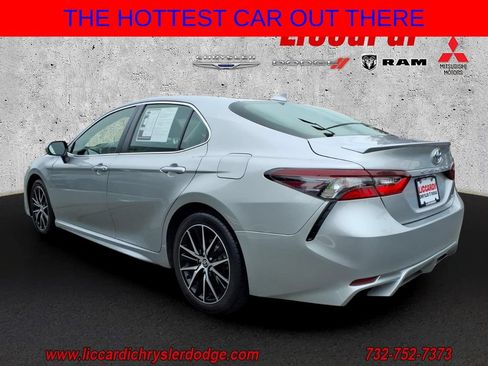 Used 2023 Toyota Camry SE FWD image 3