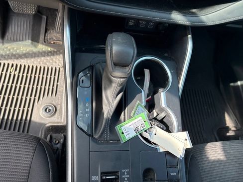 Used 2023 Toyota Highlander L FWD image 18