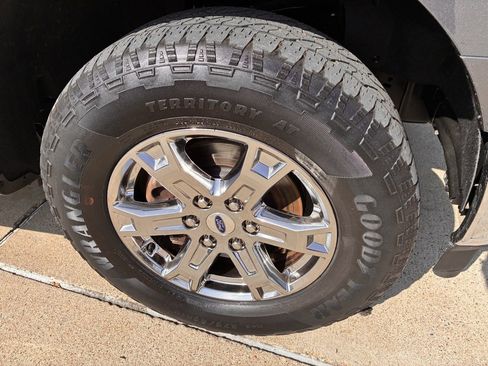 Used 2022 Ford F150 Lariat w/ Equipment Group 502A High image 3