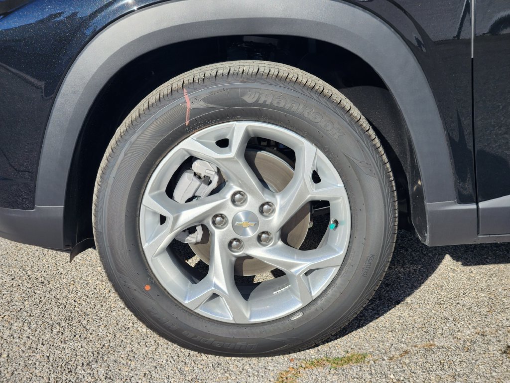 New 2026 Chevrolet Trax LS w/ LS Convenience Package FWD image 8
