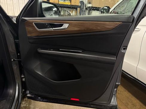 Used 2025 Volkswagen Atlas SE image 13