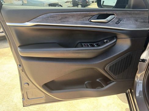 Used 2025 Jeep Grand Cherokee Limited w/ Trailer Tow Package RWD image 21