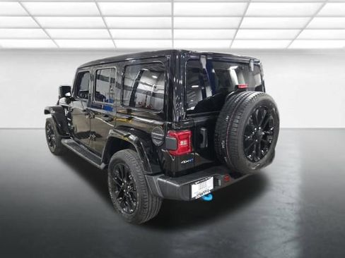 Used 2023 Jeep Wrangler Unlimited Sahara w/ Cold Weather Group AWD/4WD image 7