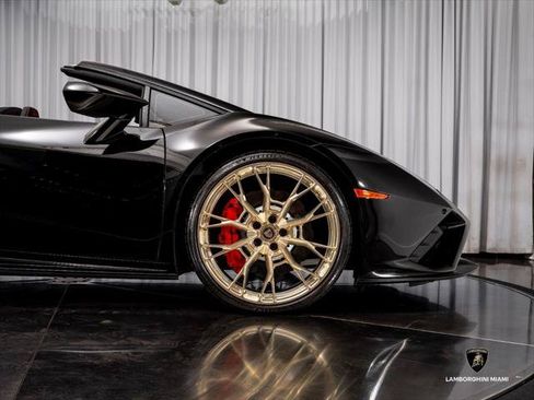 Used 2021 Lamborghini Huracan EVO RWD image 17
