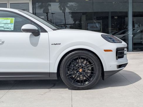 New 2026 Porsche Cayenne E-Hybrid Coupe AWD/4WD image 11