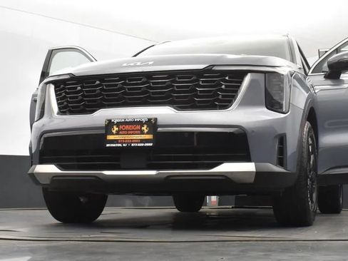 Used 2024 Kia Sorento S AWD/4WD image 11
