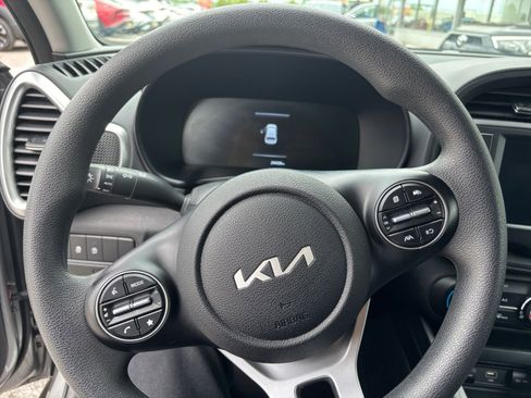 Used 2025 Kia Soul LX w/ LX Technology Package FWD image 25