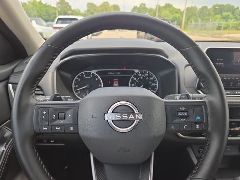 Used 2025 Nissan Rogue SV AWD/4WD image 10