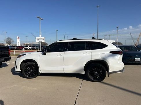 Used 2025 Toyota Highlander XSE image 7