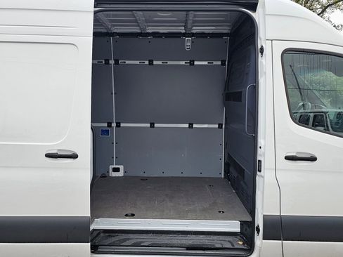 Used 2024 Mercedes-Benz Sprinter 2500 image 2