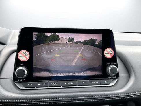 Used 2024 Nissan Rogue S FWD image 14
