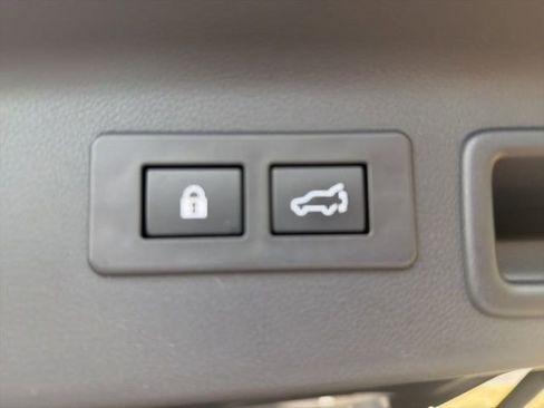 Used 2025 Subaru Forester Limited AWD/4WD image 10