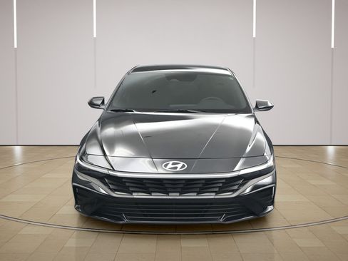 Used 2025 Hyundai Elantra Sport FWD image 2