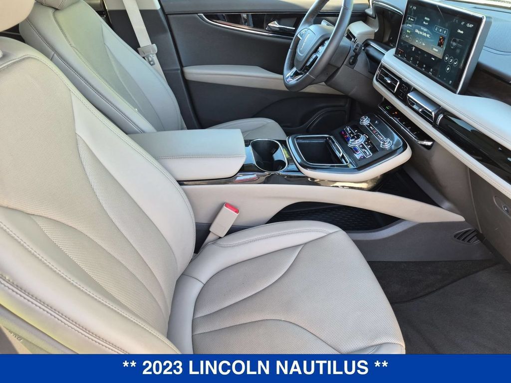 Used 2023 Lincoln Nautilus Reserve w/ Cargo Utility Package AWD/4WD image 33