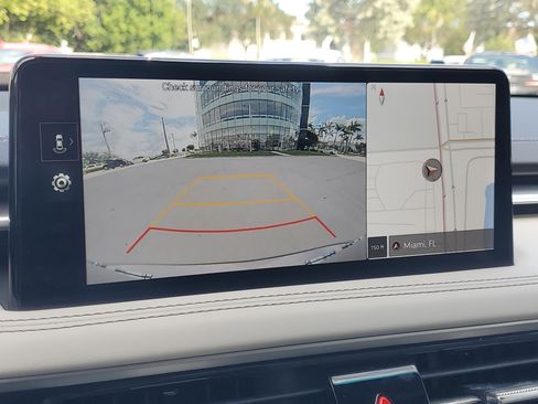 Used 2025 Genesis G70 2.5T image 32