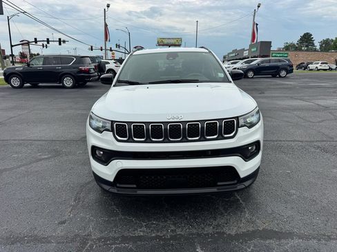 Used 2024 Jeep Compass Latitude AWD/4WD image 3