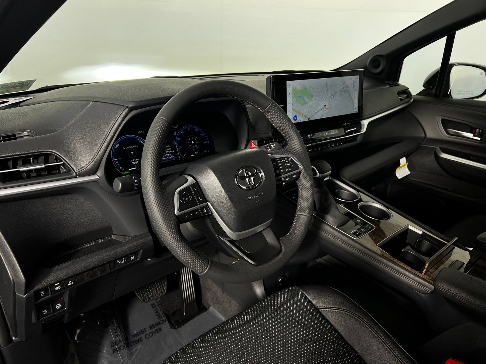 Used 2026 Toyota Sienna Limited FWD image 12