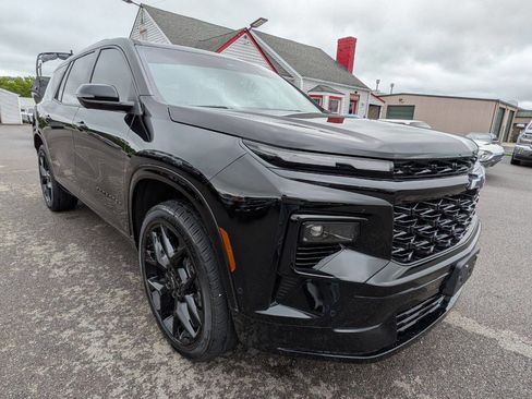 Used 2025 Chevrolet Traverse RS AWD/4WD image 4