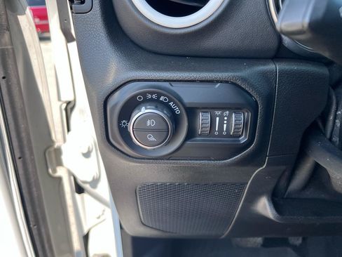 Used 2020 Jeep Gladiator Overland w/ Popular Equipment Package AWD/4WD image 29