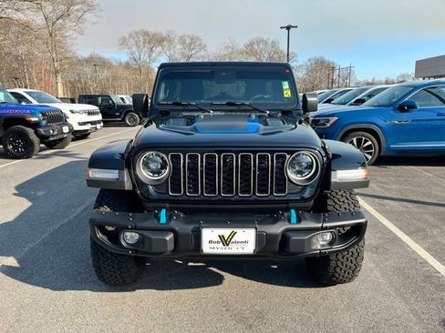 Used 2024 Jeep Wrangler Unlimited Rubicon 4xe image 3