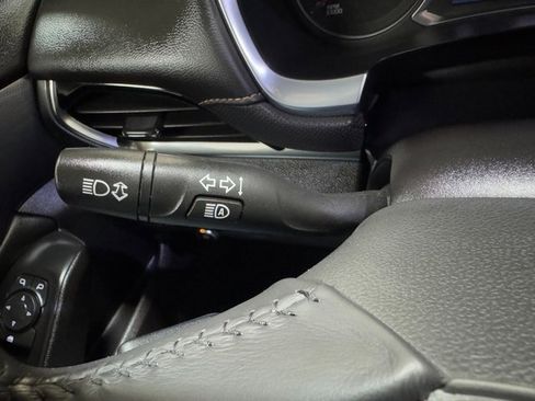 Used 2021 Chevrolet Traverse Premier image 21