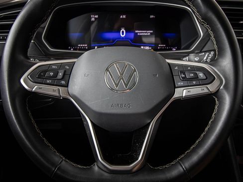 Certified 2024 Volkswagen Tiguan SE FWD image 34