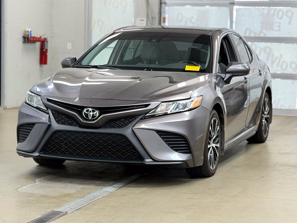 Used 2020 Toyota Camry SE FWD image 3