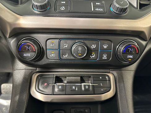 Used 2021 GMC Acadia Denali w/ Denali Technology Package AWD/4WD image 34