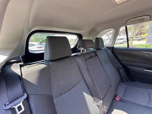 Used 2024 Toyota RAV4 XLE AWD/4WD image 9