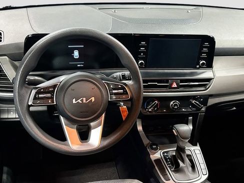Used 2024 Kia Seltos LX AWD/4WD image 19