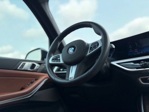 Used 2026 BMW X7 xDrive40i w/ M Sport Package AWD/4WD image 49