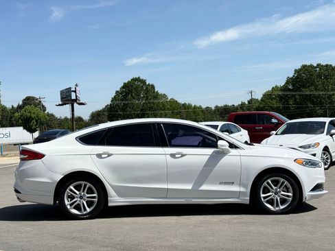 Used 2018 Ford Fusion SE w/ Equipment Group 602A FWD image 7