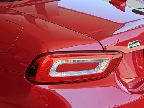 Used 2017 FIAT 124 Spider Abarth RWD image 37