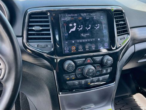 Certified 2022 Jeep Grand Cherokee Laredo X RWD image 16