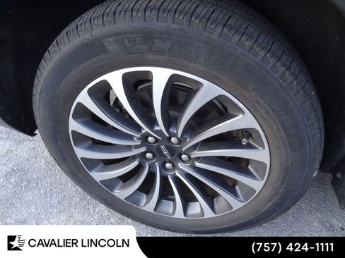 Used 2023 Lincoln Aviator AWD w/ Premium Package image 9