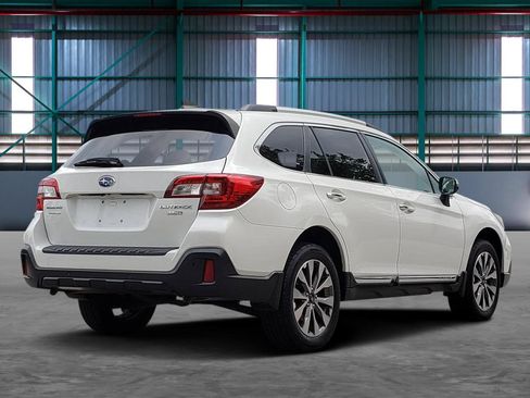Used 2018 Subaru Outback 3.6R Touring w/ Popular Package #3 AWD/4WD image 5