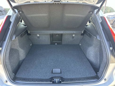 Certified 2025 Volvo XC40 B5 Core image 23